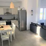 Quiet 2-bedroom Sea View With Shared Pool Vakantiehuis *