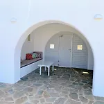 Quiet 2-bedroom Sea View With Shared Pool Vakantiehuis