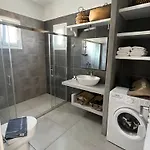Vakantiehuis Quiet 2-bedroom Sea View With Shared Pool Mármara