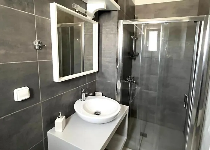 Quiet 2-bedroom Sea View With Shared Pool