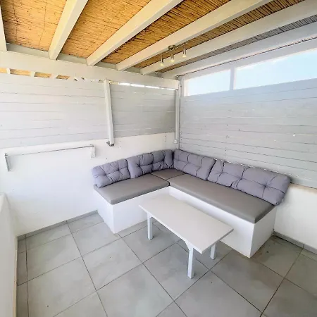 Vakantiehuis Quiet 2-bedroom Sea View With Shared Pool